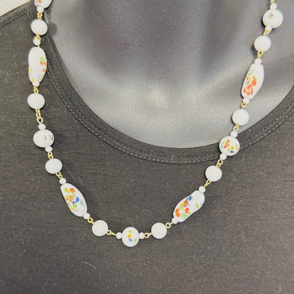 Vintage Art Deco Style Glass Beads Flower Design White Necklace Jewelry - Picture 6 of 7